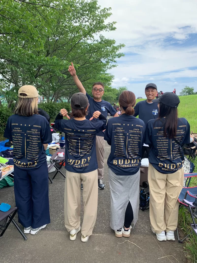 サッカーチーム保護者の応援Tシャツ<br />
(選手、コーチの名前入り)