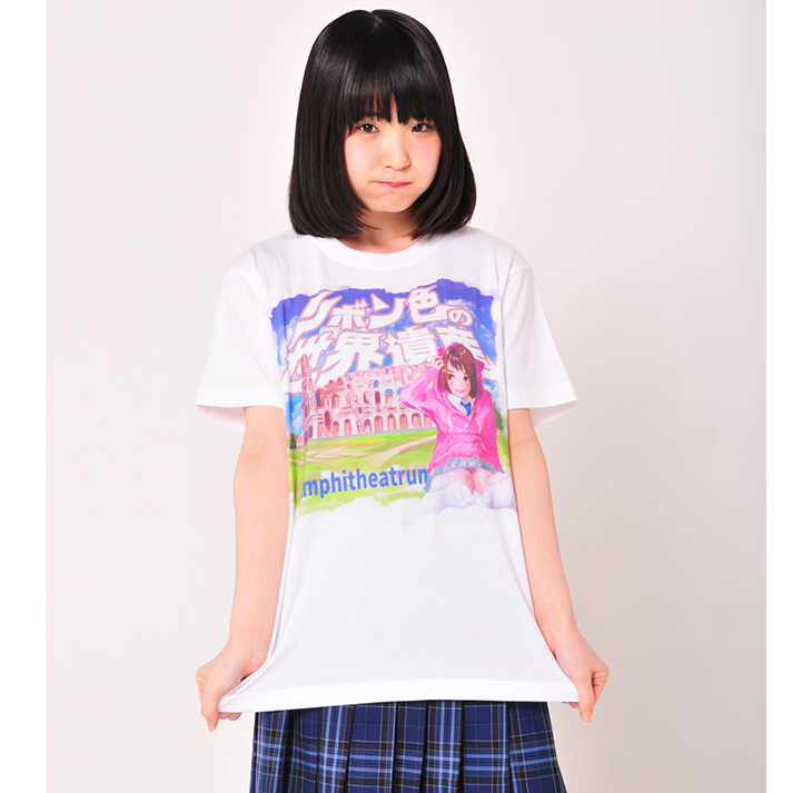 オリジナルＴシャツを着た女の子