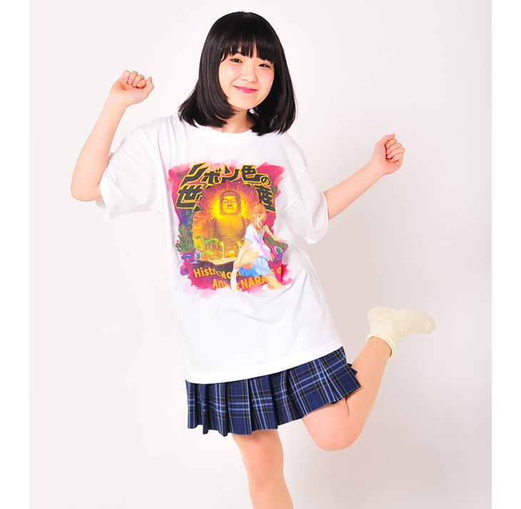 オリジナルＴシャツを着た女の子