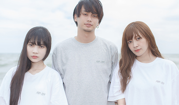 オリジナルTシャツを着たモデルたち